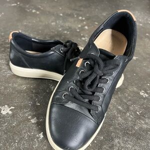 Ecco Danish Design Leather Sneakers